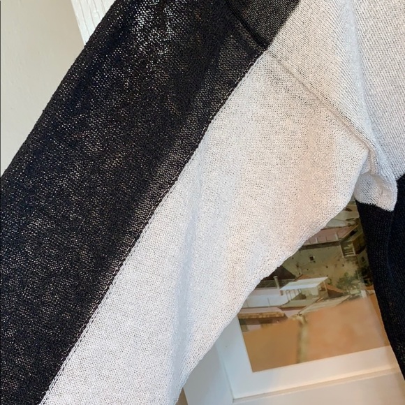 💕HP💕525 America black and white Striped sweater - Picture 5 of 14